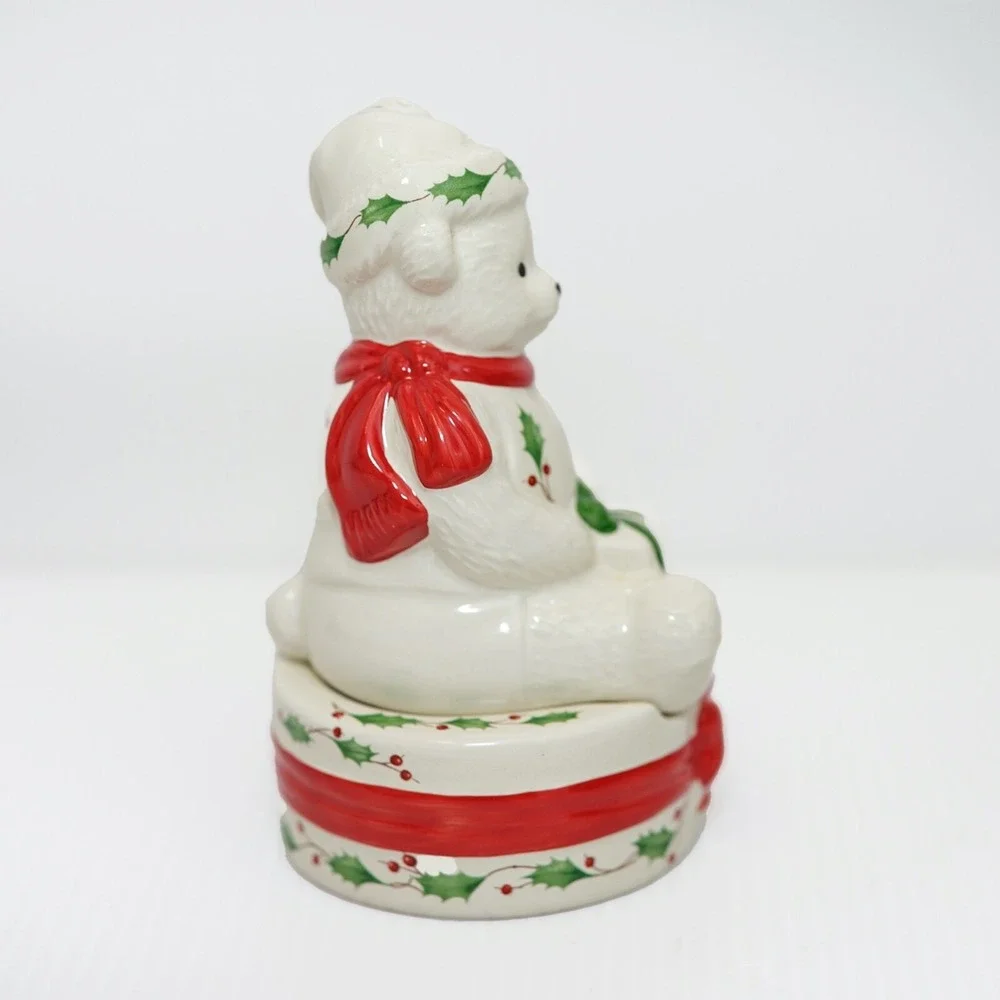 Lenox Holiday Polar Bear Salt and Pepper Shakers Set White Red Green Excellent